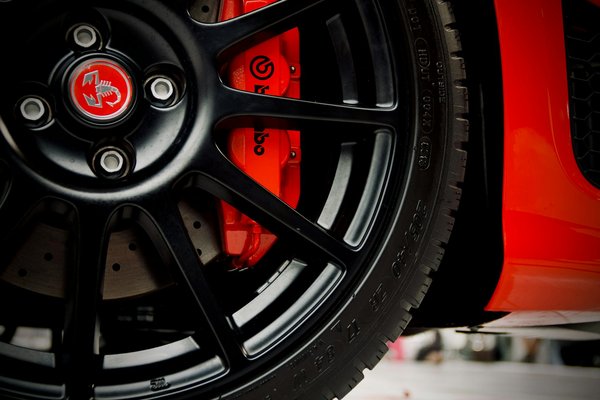 Quels sont les défis liés à l'infrastructure de recharge des véhicules électriques ?